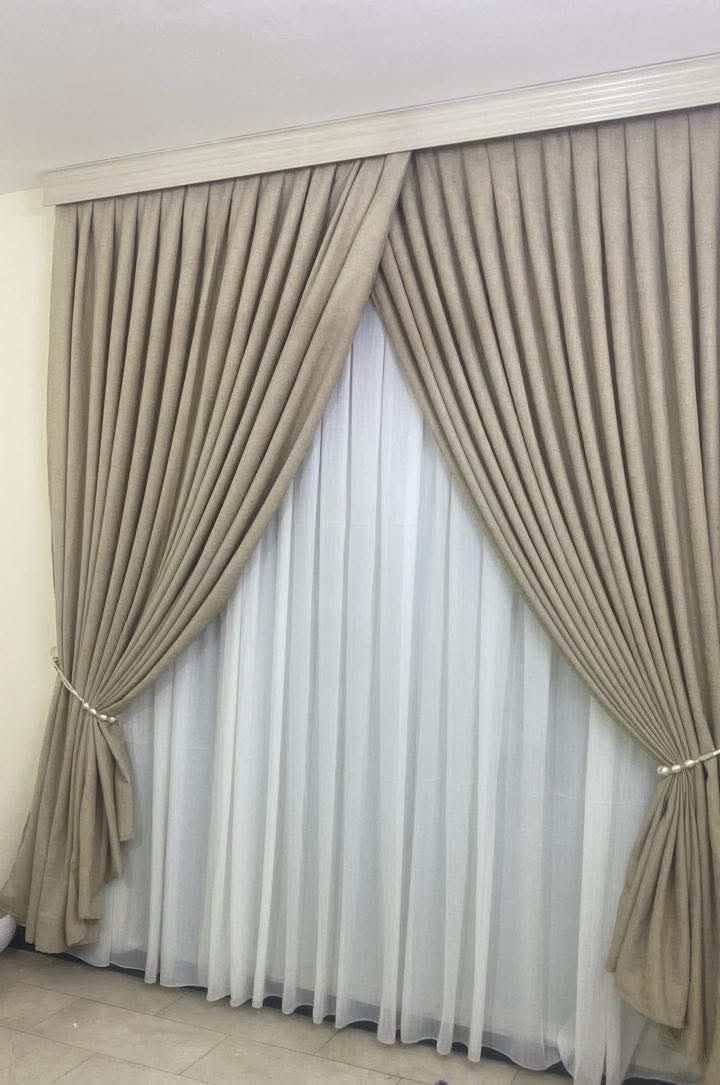 فك وتركيب ستائر - فريق عمل يركب ستائر